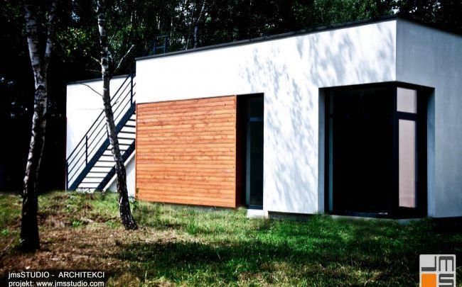 2018 06 006 architekt-krakow.pl stalowe schody techniczne w kolorze czarnym na taras w nowoczesnym projekcie domu jednorodzinnego Brzesko