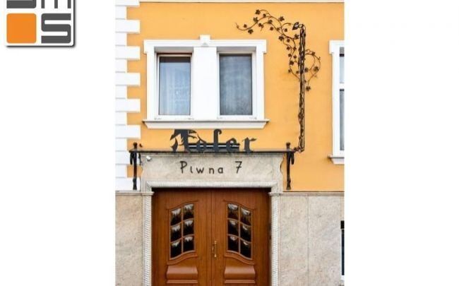 kamienny portal wejsciowy do hotelu w krakowie