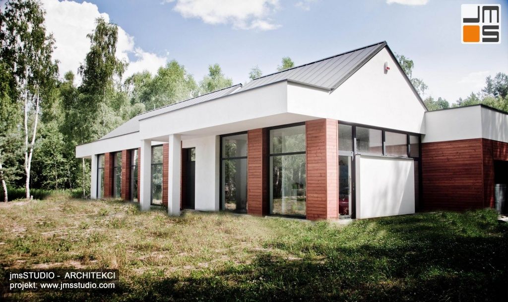nietypowy projekt nowoczesnego domu pod Brzeskiem z prostym pomysłem na elewacje z dużymi oknami